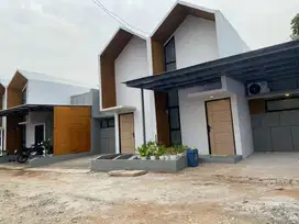 Rumah Belakang Grand Wisata 500jt, Mezzanine, SHM, Strategis