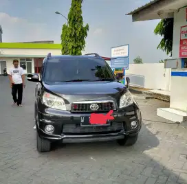 Dijual mobil rush hitam 2013 kondisi siap pake ..jooss
