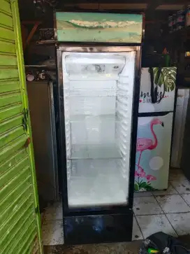 Showcase Gea Jumbo Kondisi normal dingin siap pakai