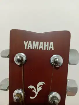 Gitar merek Yamaha seri F310