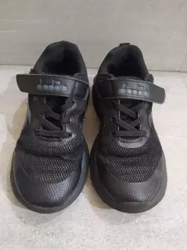 Diadora Black (32)