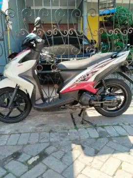 Yamaha matic ZEON 125 thn 2011 kondisi standart nomal mesin aman .