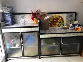 Rak piring gandeng bersih dan terawat