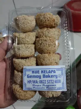 Kue kelapa manis gurih
