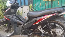 Motor Merek Honda Revo 110cc warna hitam th 2009