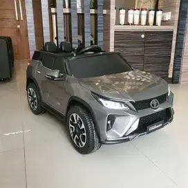 MOBIL AKI FORTUNER ABU