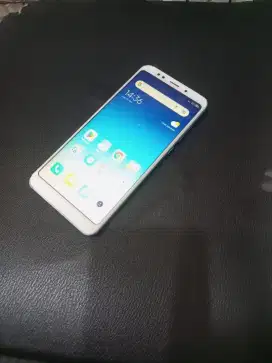 Xiomi redmi 5 plus ram 3 /32 normal semua nya minus pemakaian hp saja