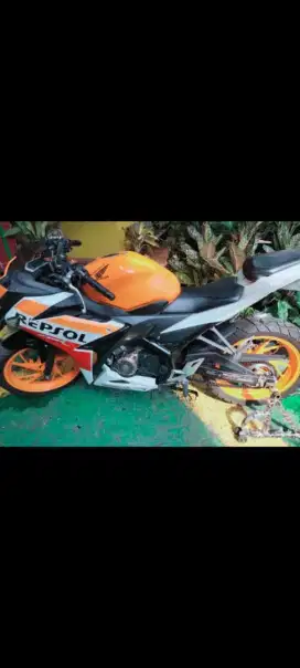 Honda CBR150R tahun 2016