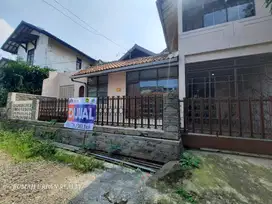 Rumah lama terawat sayap surapati / phh mustopha / cikutra