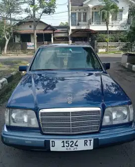 Mercedez E220 1994 MT