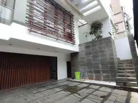 Rumah siap huni cocok untuk hunian keluarga di area dekat pondok indah