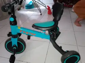 Dijual sepeda roda 3 + pelindung + dorongan
