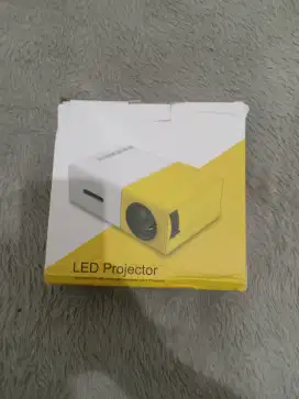 Proyektor mini YG 300 Portable Baru