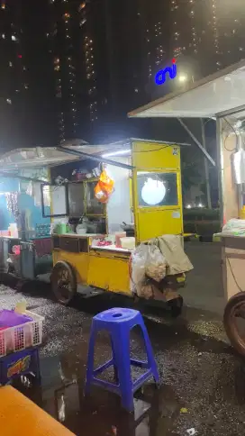 Jaga pasar malam di CNI