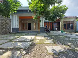 Rumah Induk Kost Halaman Luas Dekat Jalan Raya Slamet Riyadi Tosuro