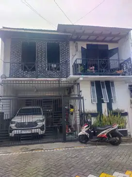 Perum Wisma Lidah Kulon Kec Lakarsantri Surabaya Rumah 2.5 Lantai SHM