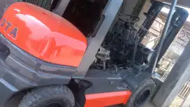 Dijual cepat forklift toyota tahun 2006 3 ton lokasi dadap tangerang