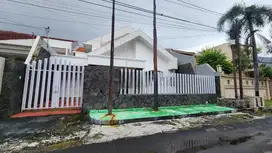 Disewakan Rumah Cantik Siap Huni Dharmahusada Indah Tengah