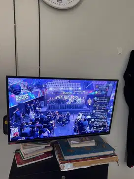 Tv changhong 32 inch digital smart TV