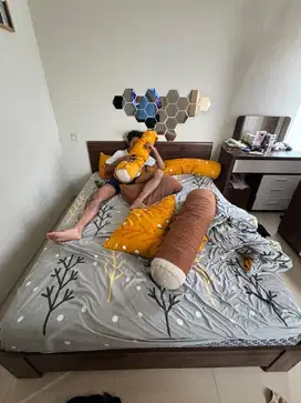 Tempat tidur 160 cm + kasur informa
