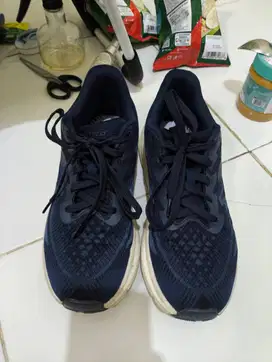 Sepatu Lotto Bekas ukuran 41