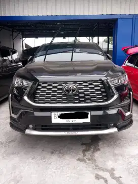 Di jual zenix Q hybrid tss 2024 hitam
