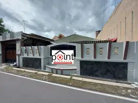 Rumah Bagus Strategis Dekat Stadion Manahan Dan exit Tol