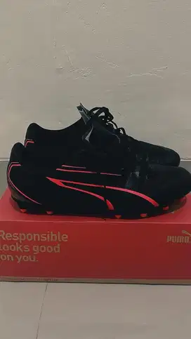 Sepatu Bola Puma Nego