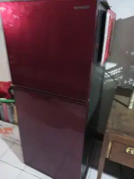 Kulkas bekas. Masih aman. Semua