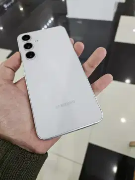 Samsung s24 fe 5g 256gb garansi 11 bulan
