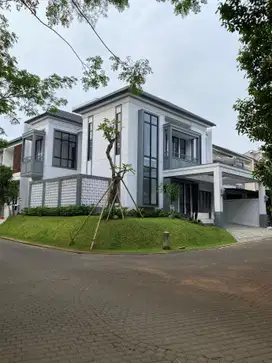 Rumah Mewah American Modern Hoek Cantik di Delatinos BSD