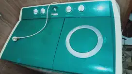 Mesin cuci Polytron