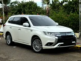 Mitsubishi Outlander 2.4 PHEV 2019 low KM
