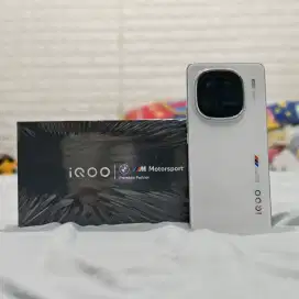 iQoo 12 RAM 16GB Internal 512GB Legend BMW M Edition Ex Garansi Resmi