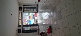 Ruko Hadap Jalan. Bebas Banjir. Ramai. Tengah Kota.