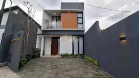 RUMAH 2 LANTAI, SIAP HUNI, 11 MENIT KE KAMPUS UII JOGJA