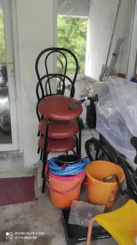 Kursi meja makan