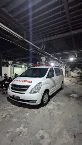 Ambulance Hyundai H1 matic Diesel 2011 bekas