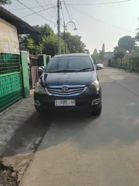 Kijang Innova THN 2005 warna biru metalik