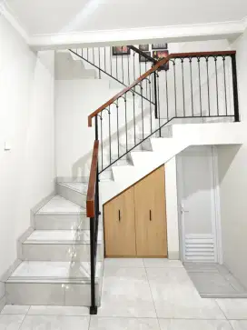 Jual cepat rumah minimalis posisi hook di Citraland Cileungsi