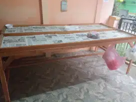 Dijual meja dagangan kondisi masih baru. Harga 500 ribu nego tipis