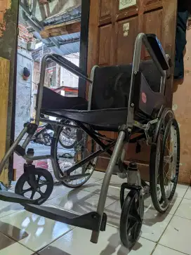 Kursi Roda Avico