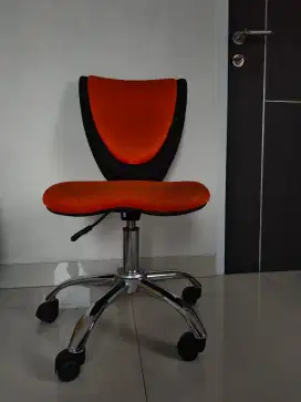 Kursi belajar / kantor