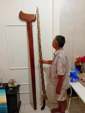 KERIS LANGKA (KOLEKTOR ITEM) PANJANG/TINGGI 2 METER.