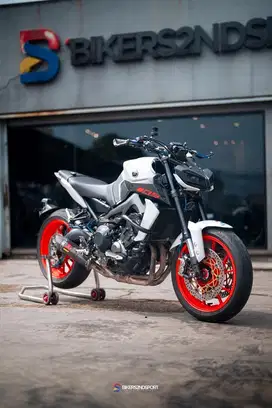 YAMAHA MT-09 SILVER 2020