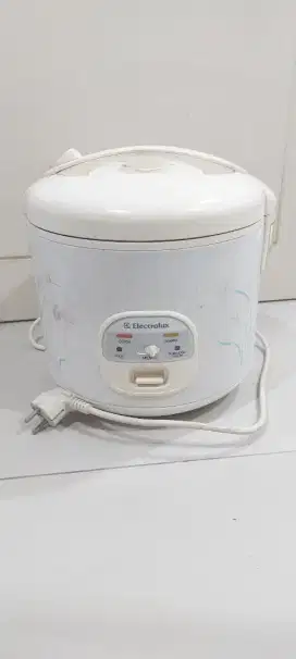 RICE COOKER ELEKTROLUX
PENANAK NASI 1 SET LENGKAP
