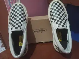 Sepatu Ori Thunder Bear