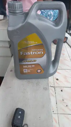 Oli mesin mobil