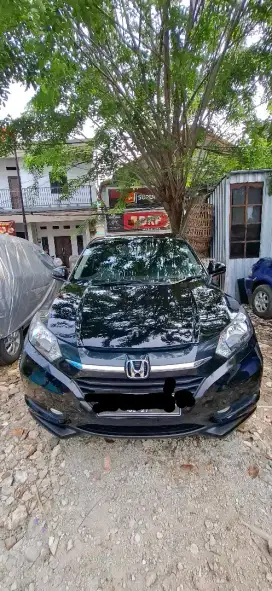 Honda HRV 1.5 E CVT 2017 - Rp 180.000.000