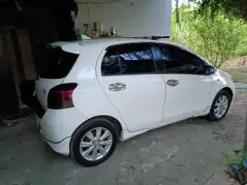 Toyota Yaris 2011 metic
